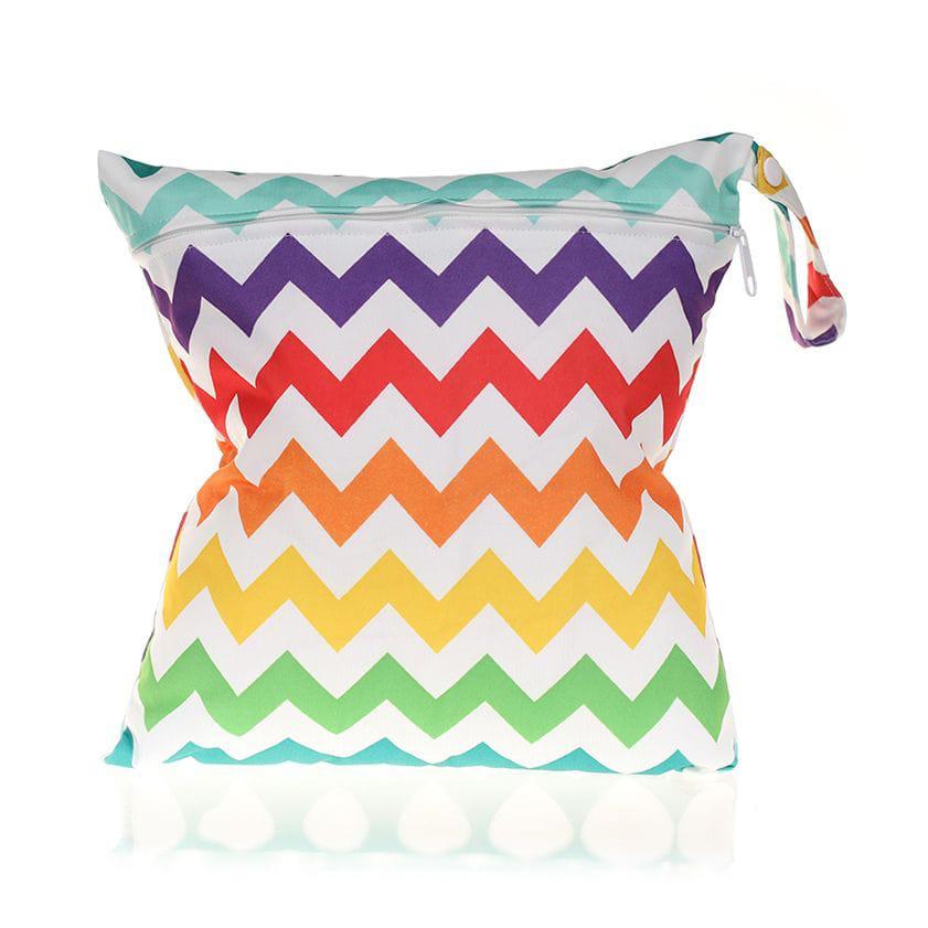 Nassbeutel in weiß mit buntem Zickzackmuster