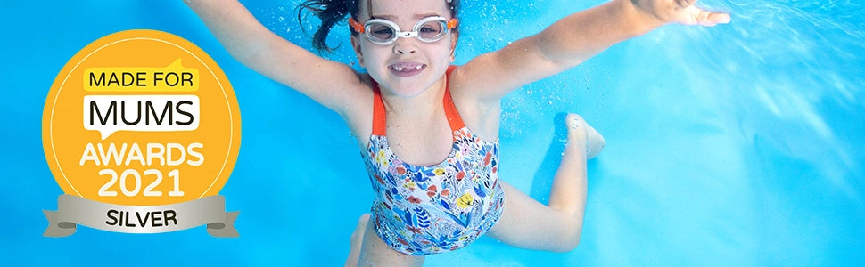 Mädchen taucht mit Badeanzug von SplashAbout