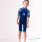 Junge trägt UV Schwimmanzug "Up In The Air"
