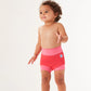 Mädchen trägt Schwimmwindel "Pink" mit abschließenden Bündchen